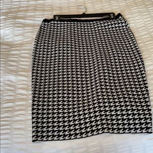 Elle houndstooth stretch knit pencil skirt
